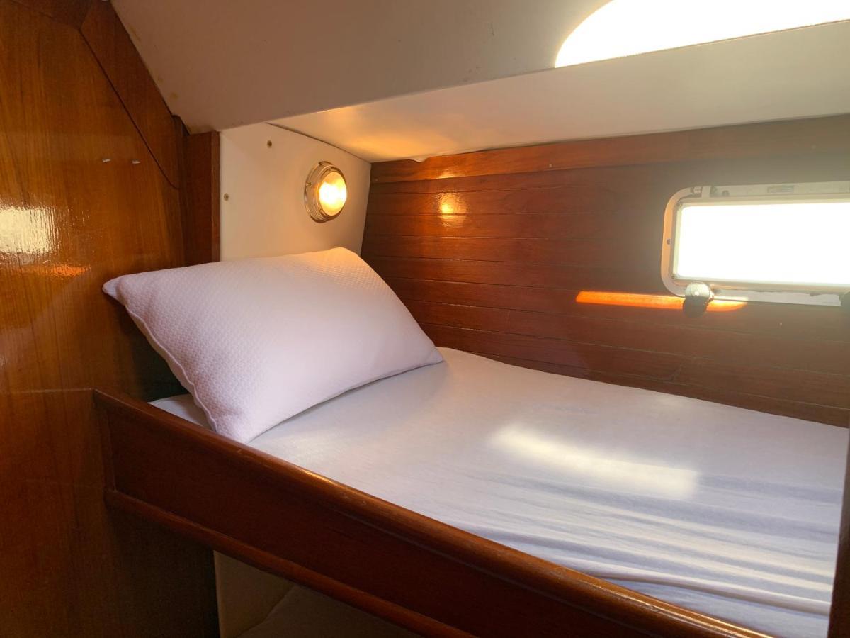 Nuit Sur Un Bateau Hotel La Rochelle  Buitenkant foto