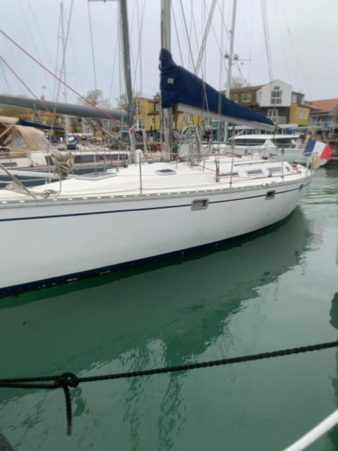 Nuit Sur Un Bateau Hotel La Rochelle  Buitenkant foto