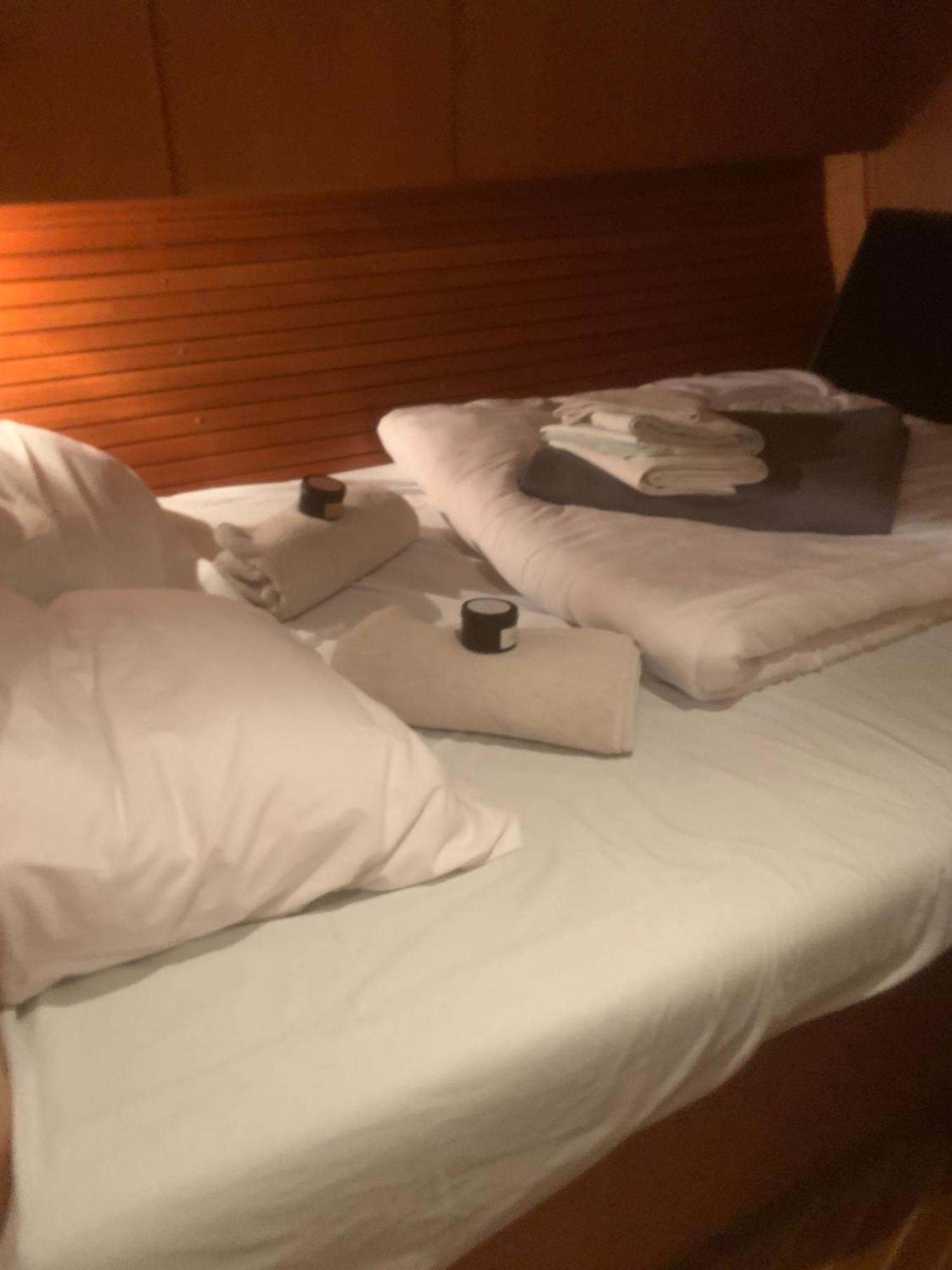 Nuit Sur Un Bateau Hotel La Rochelle  Buitenkant foto